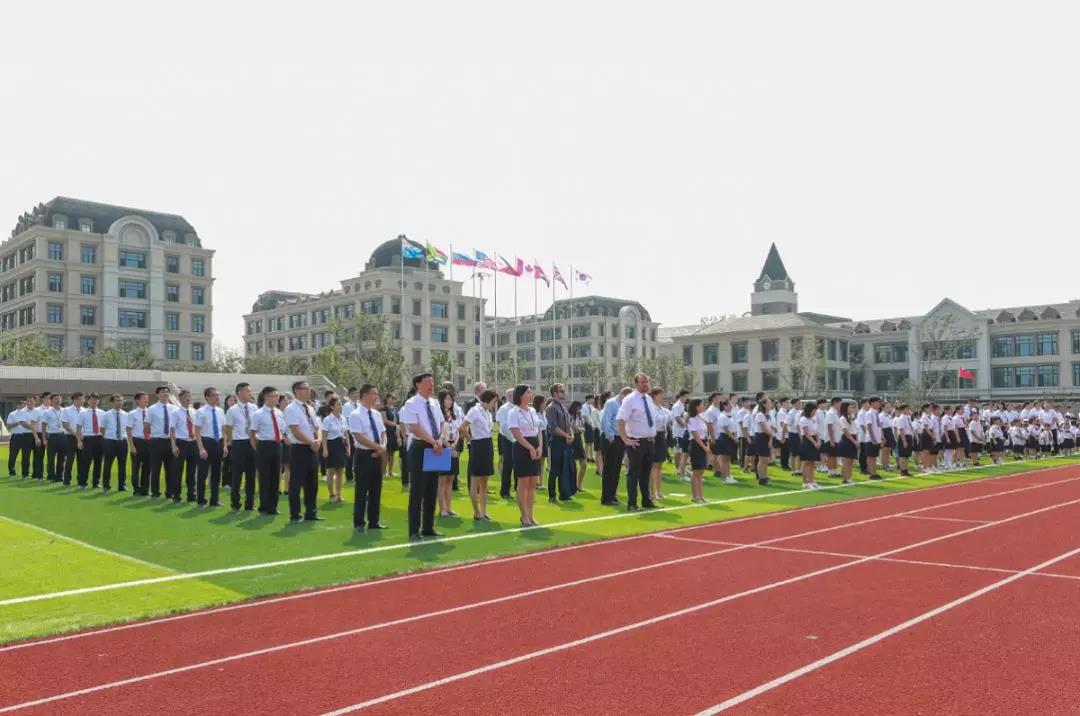 感恩教師 共建新華 新華公學舉辦教師節(jié)專題活動