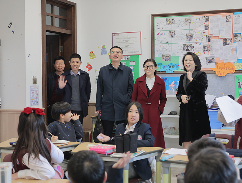 蕪湖市副市長朱的娥一行赴新華公學(xué)考察