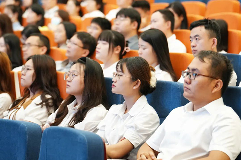 踔厲奮發(fā)，砥礪前行——新華高級中學(xué)2023-2024學(xué)年第二學(xué)期期末全體教職工大會(huì)