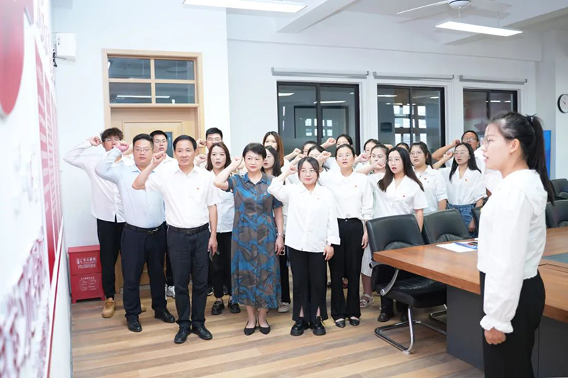 新華高級中學(xué)黨支部全體黨員大會(huì)